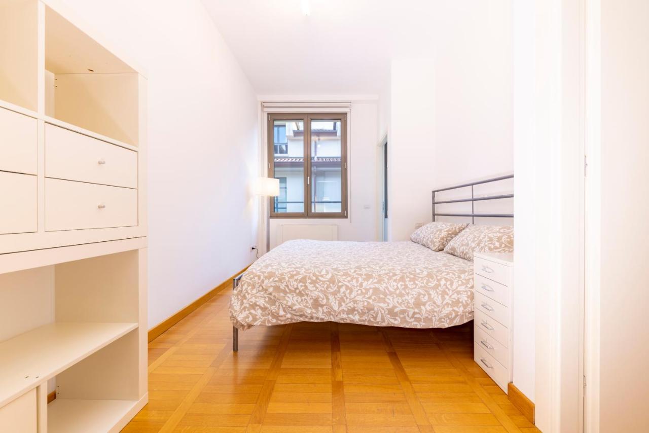 Luxury 1 Bedroom Navigli Loft, Milan